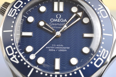 omega-seamaster-diver-300m-james-bond-60th-anniversary-karora-luxusora-dial